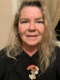 Brenda Bent's Instagram, Twitter & Facebook