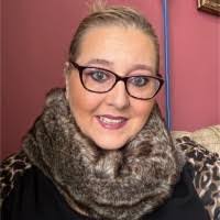 Anna Ostrowski's Instagram, Twitter & Facebook