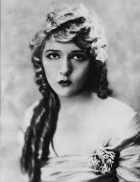 PICKFORD STREET (Beverlywood, Mid-City) Is it named for Mary Pickford  (1892-1979), the silent movie star? Most folks believe so, but in 1926,  when Pickford Street was extended, the Los Angeles Times received “