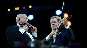 Unul dintre momentele emoţionante ale spectacolelor a fost colaborarea dintre andre rieu şi gheorghe zamfir. Gheorghe Zamfir Andre Rieu The Lonely Shepherd 2015 Youtube