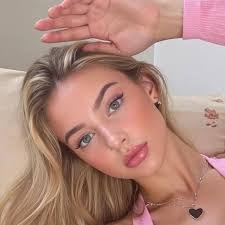 Grace Harper's Instagram, Twitter & Facebook