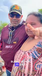 En esta Nochebuena, que la magia de la Navidad ilumine cada rincón de tu  hogar y llene tu corazón de alegría y esperanza. Que los momentos  compartidos con tus seres queridos se