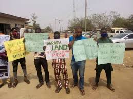 Come and shine with mnk. Sunday Igboho Aggrieved Igangan Youths Welcome Makinde With Placards Dorinonig