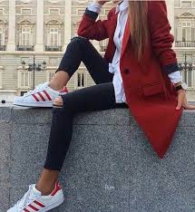 Resultado de imaxes para adolescentes  ropa barata pantalones y zapatillas