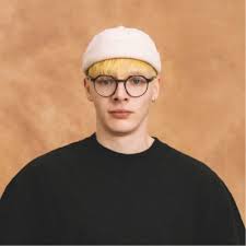 Are you a solo designer? I am! 🙋‍♀️ Do you sometimes struggle to get  relevant design feedback? I do! 👇 I've been a solo designer for six months  now. I knew what