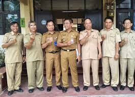 Sebagai suku bangsa pribumi kalimantan, suku dayak memegang kekhasan kalimantan dalam segala aspek kehidupan. Pemerintah Kota Palangka Raya Kepala Sekolah Harus Jadi Contoh Yang Baik