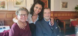 Cautam personal (femei) pentru ingrijire batrani in comunitate. Team Kurt Home Facebook