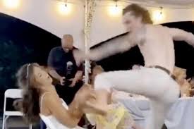 Tiktok compilation viral terbaru 2021 (sexy people) #tiktoksexy#hot#indoviral#tiktokviral. Resepsi Pernikahan Pengantin Pria Tendang Wajah Istrinya Viral Di Tiktok Laman 2 Dari 2 Halonusa Com