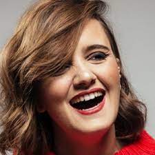 A vida toda (2017), a single from casa, reached number nine on the portuguese. Carolina Deslandes World Music Singer Overview Biography