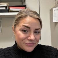 Bobbie Bates's Instagram, Twitter & Facebook