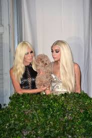 and joining ms donatella versace and lady gaga on the balcony was fozzi bear the haus of gaga s adorable pet dog celebridades famosos caniche