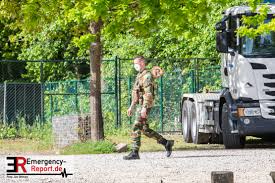However, no trace of him has been found. 21 05 2021 Belgien Maasmechelen Jurgen Conings Hunderte Soldaten Und Spezialeinheiten Suchen Schwerbewaffneten Mann Im Grenzgebiet Emergency Report De
