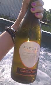 Best Wine Ever This Is A Must Try Can Get It At Olive Garden And Hooches Aka Upscale Liquor Store Olive Garden Wine Moscato Wine Sweet Wine