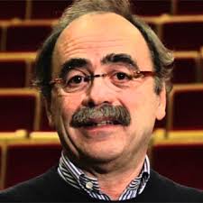 Il pacifista gino strada, colui che oggi dà dei delinquenti politici agli esponenti della casa della libertà e dei ds che non vogliono trovate tutto su wikipedia ,anche il pestaggio che causo la morte di sergio ravelli ;quello che non si trova sono i bilanci di cecilia strada figlia di gino. Biografia Di Gino Strada