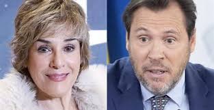 Paty Sánchez Flores enamora con un espectacular vestido de novia de escote  luna y foulard al cuello en su boda