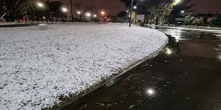 Si bien las caídas de nieve son muy poco frecuentes en la capital cordobesa, el fenómeno se repite tras 14 años con un denominador común respecto a lo ocurrido el 9 de julio de 2007. Dmyst3yfrnmnxm