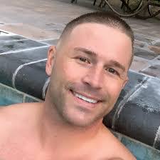 Brandon Burleson's Instagram, Twitter & Facebook