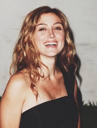 That smile, that hair.. // Sasha Alexander