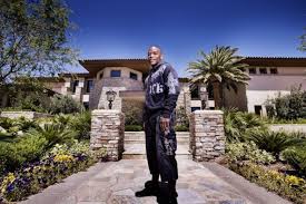 Floyd mayweather purchased this house for a whopping $10 million by an llc. Floyd Mayweather Has Las Vegas Home Burgled While He Was In Los Angeles To Celebrate 40th Birthday