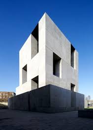 This Concrete Innovation Centre At A Chilean University Has Deep Recessed Windows Designed To Cool Its Network Architektur Gebaudearchitektur Beton Architektur