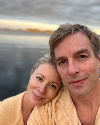 Fina Michael...när vi jobbade ihop satt vi på fredagarna och hade AW med  alla andra i produktionen. Både du och jag var nykära och vi pratade om hur  mysigt det är att