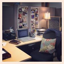 Pin By Confettistyle Interiors On Cubicle Decor Office Decor Professional Cubicle Decor Office Cubicle Decor