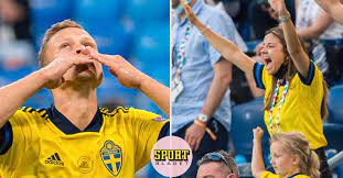 Viktor claesson, landslagsspelare i fotboll viktor claesson, värnamo, är fotbollsspelare i ryska krasnodar och svenska landslaget. Y8w1wdw0ifrjym