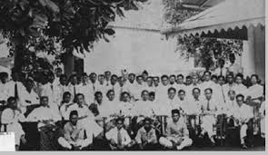 Para peserta kongres pemuda ii ini berasal dari berbagai wakil organisasi pemuda yang ada pada waktu itu, seperti jong java, jong ambon, jong celebes, jong batak, jong sumatranen bonda, jong islamieten bond, sekar rukun, pppi, pemuda kaum betawai. Sejarah Lahirnya Sumpah Pemuda Indonesia Youth Pledge Isi Teks Sumpah Pemuda Dan Tokoh Tokoh Panitia Kongres Sumpah Pemuda Pustakapengetahuan Com