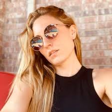 Jill Sharpe's Instagram, Twitter & Facebook