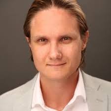 Theresa Moen's Instagram, Twitter & Facebook