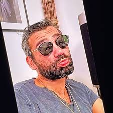 ROKR Classic Gramophone LKB01 is a replica of vintage music machine. After  finished, it can play music by hand-cranking. Building the challenging 3D  puzzle and amaze everyone around you!