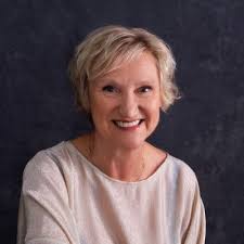 With a 20km run in Paris behind me, and a miraculous recovery today if I  may add, I am joining the group of friends and colleagues taking train  selfies