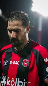 “Guima” le pidió al “Machillo” cuidar de Celso Borges, un jugador distinto.  De los mejores de la historia.