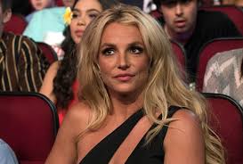 Britney spears' sister, jamie lynn took to social media to clap back at a report that claimed the pop star had bought her a 'place at the beach!' check out what she had to say! Britney Spears Fans Think She Looked Annoyed In Clips Of Jamie Lynn S 2017 Tribute Performance Glamour