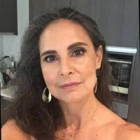 Elizabeth Arcos's Instagram, Twitter & Facebook