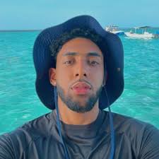 Ana Noboa (@ananoboa_)