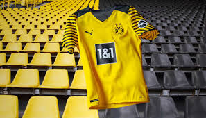 Borussia dortmund ii speelt haar thuiswedstrijden in het stadion rote erde, dat een capaciteit van 25.000 plaatsen heeft. Puma Launch Borussia Dortmund 21 22 Home Shirt Soccerbible