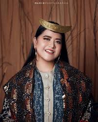 Trend mode di dunia fashion semakin semarak dengan inovasi dari para. Intip Potret Putri Presiden Joko Wiidodo Kahiyang Ayu Dalam Balutan Busana Tradisional Ntt Semua Halaman Stylo