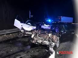 E' stato riaperto a mezzogiorno il tratto chiuso per due grav incidenti sulla a1 tra piacenza sud e parma. Contromano Alla Rotonda Piomba Su Un Altra Auto Tre Feriti