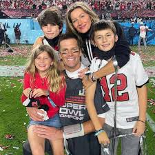 Gisele bündchen (39) und ehemann tom brady (42) sind immer noch hoffnungslos ineinander verliebt! Gisele Bundchen Celebrates Tom Brady S Super Bowl Win With Family Pics E Online Deutschland