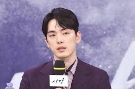 He was a vocalist of the south korean boy group shinee, and. Kim Jung Hyun To Step Down From Drama Time Due To Health Concerns Soompi
