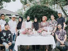 Check spelling or type a new query. Umur 67 Tahun Anak 7 21 Orang Cucu Tampil Sihat Cantik Bertenaga Ibu Che Ta Dipuji Nampak Muda Dari Usia Keluarga