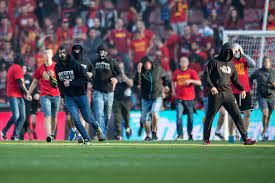 Mai 2021 um 00:01 uhr gruppen, spielplan, mannschaften : Sparta Prague Fans Invade Pitch Following Defeat To Slavia Prague Hools Net