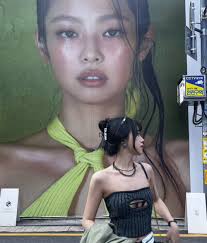 Chinese SNS influencers have chosen a curious photo-op spot for visiting  Korea