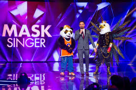 Le jeune homme a ainsi dû retirer son masque, et nous avons alors pu découvrir que derrière le masque de 'owl' se cachait le membre de. Mask Singer Quels Costumes Doivent Encore Etre Demasques Danse Avec Les Stars Saison 2 David Douillet