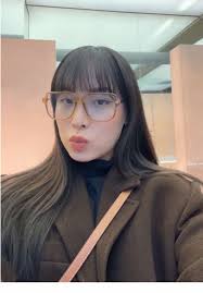 Indecisive Fashion: Trying On Stylish Glasses