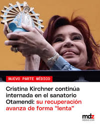 ◾La ex presidenta Cristina Kirchner continúa bajo observación médica en una  clínica privada porteña, tras el cuadro de apendicitis aguda con  peritonitis localizada. El centro de salud aclaró que todavía no será