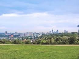 Der etwa 185 meter hohe lohrberg oder kurz lohr gilt als hausberg von frankfurt am main und ist gleichzeitig der einzig verbliebene weinberg innerhalb des stadtgebietes. Lohrberg Frankfurts Hausberg Lohrberg In Seckbach