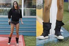 Francesco zangrillo, indicato come mittente di trecento rose rosse per la showgirl. Gf Vip 2020 Elisabetta Gregoraci Con Le Scarpe Concettuali Da 1700 Euro