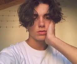 Vind fantastische aanbiedingen voor haircut. 212 Images About E Boys On We Heart It See More About Boy Aesthetic And Eboy Boy Hairstyles Indie Haircut Ftm Haircuts